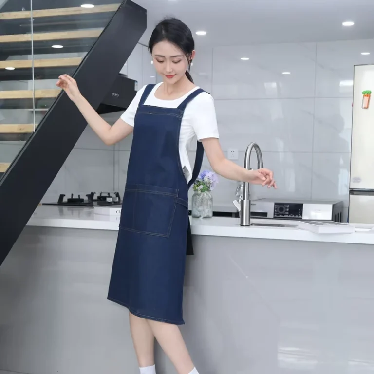 Adjustable-Shoulder-Strap-Chef-Apron-for-Men-and-Women