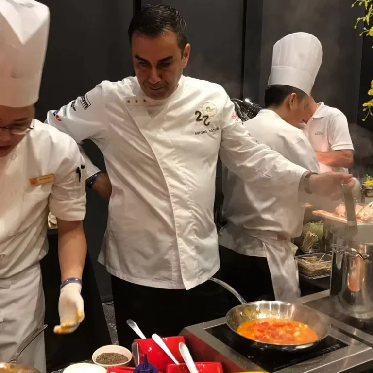 Hidden-Placket-Western-Chef-Uniform-Jacket-and-Hospitality-Restaurant-Uniform