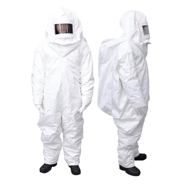 Liquid-Nitrogen-Suits-for-Cryogenic-Protection-Used-in-Laboratory-LNG-Projects