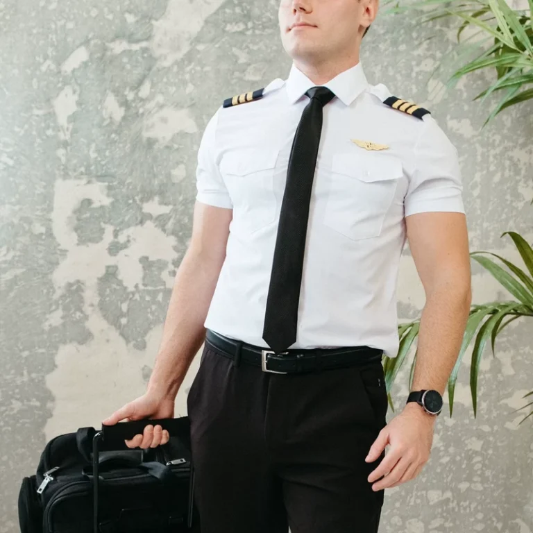 Manufacturer-100-Cotton-Mens-Short-Sleeve-Pilot-Captain-Uniform-Shirt-with-Epaulets-and-Chest-Pockets