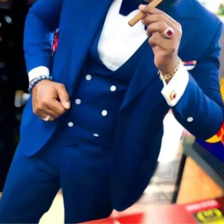 New-Design-Winter-Royal-Blue-Business-Men-Suits-for-Coat-Waistcoat-Groom-Prom-Tuxedos-for-blazer-Sets