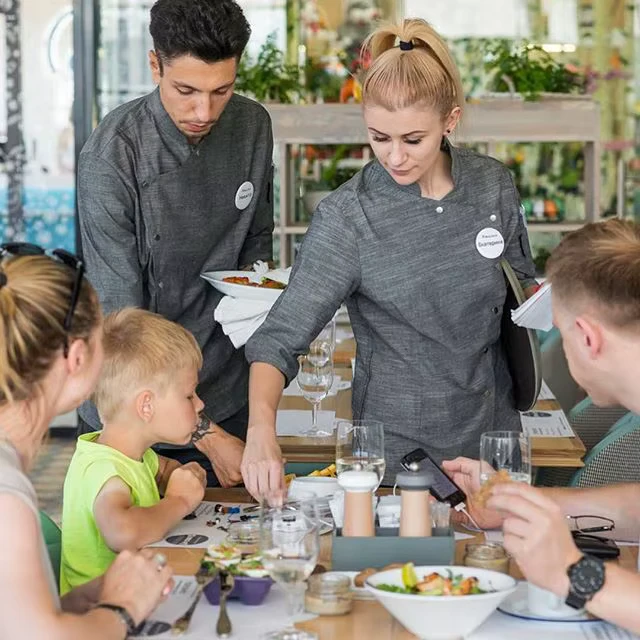 Short Sleeve Chef Uniform Jacket and Coat for Hotel and Restaurant