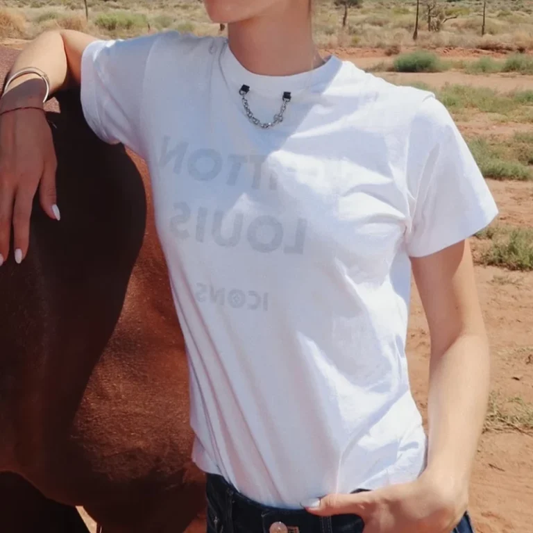 Simple-and-Fashionable-Top-Printed-Round-Neck-T-shirt-With-Silver-Chain-at-the-Neckline-Ladies-Horse-Riding-Short-Sleeves