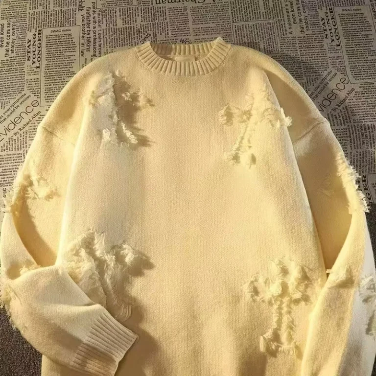 Wash-and-Dye-to-Make-Old-Fringe-Holes-Round-Collar-Knit-Sweater